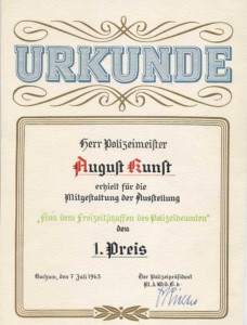 At the international police exhibition in Paris artist August Kunst was honored with first prize for the four portraits he presented