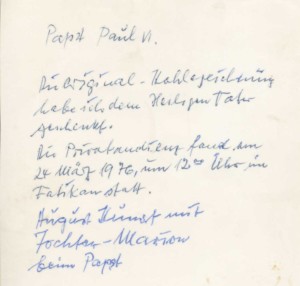 Note about the donation of the portrait, written by artist August Kunst on the back of a photograph showing the private audience