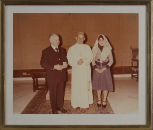 Private audience of artist August Kunst and daughter Marion with Pope Paul VI